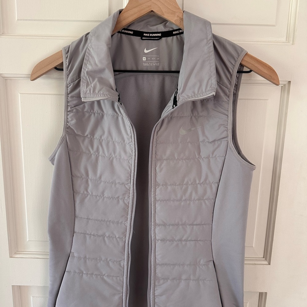 Nike Women's Essential Filled Quilted Running Vest